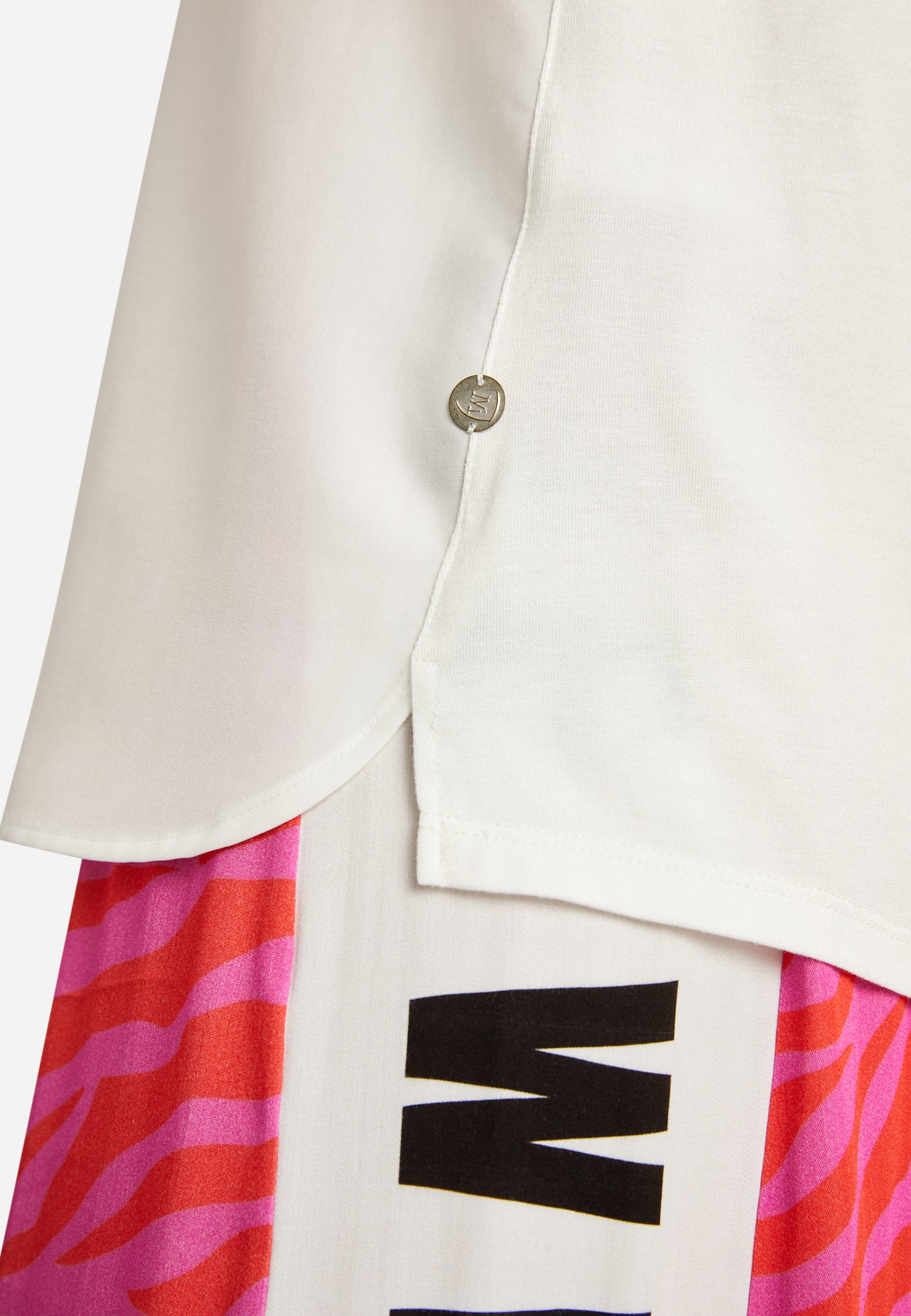 Shirt with dropped shoulders and roundneck