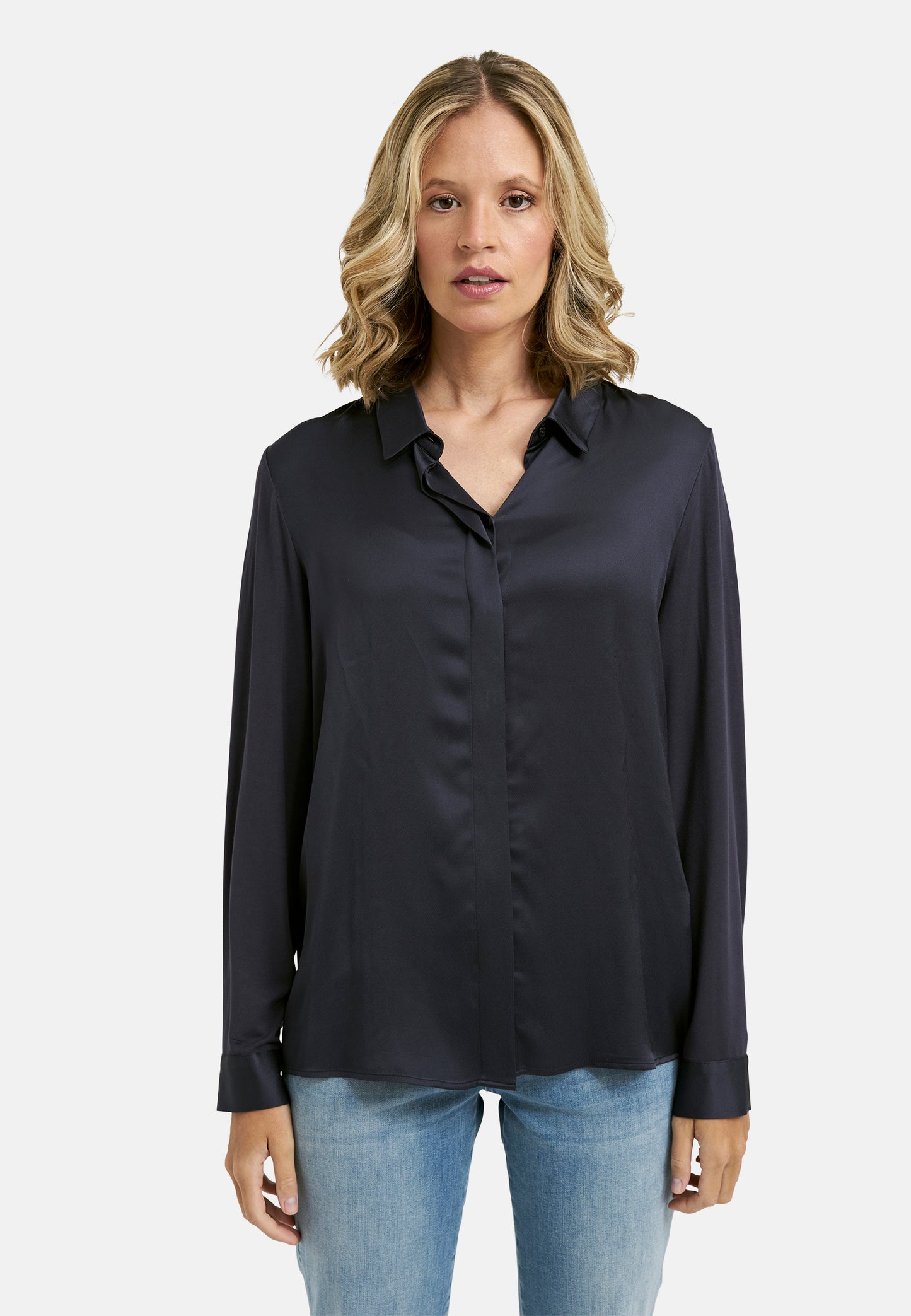 Blouse with collar, placket and 1/1 sleeves