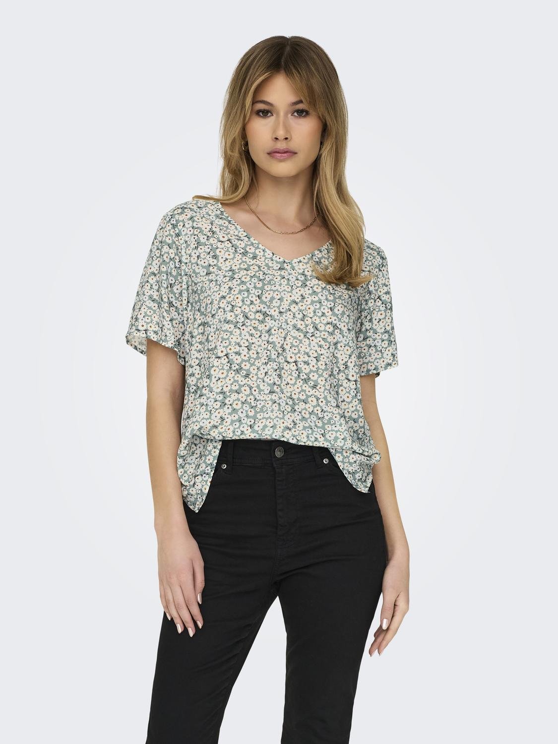 ONLSUSAN S/S V-NECK TOP WVN NOOS